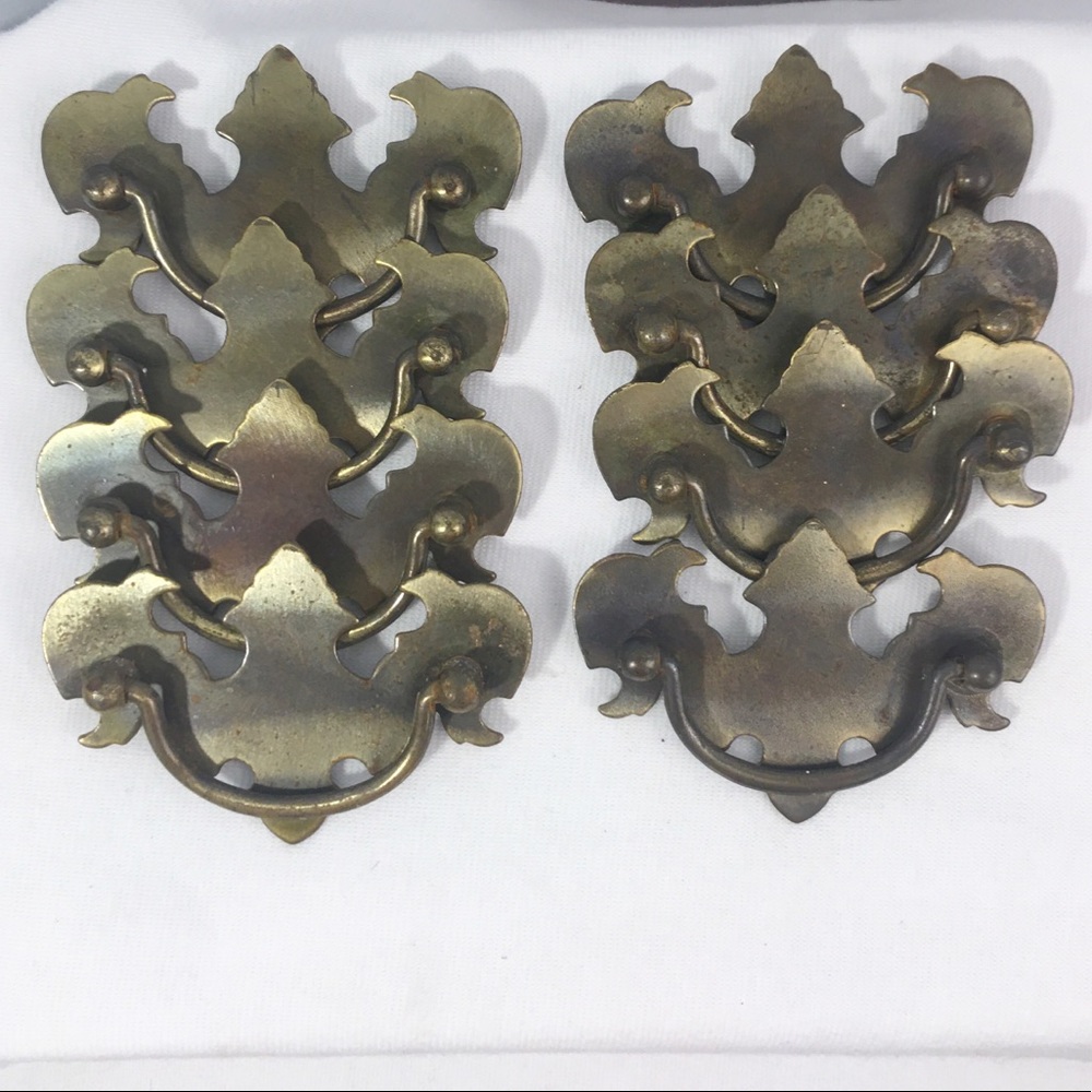 8 vintage drawer pulls sold as a set